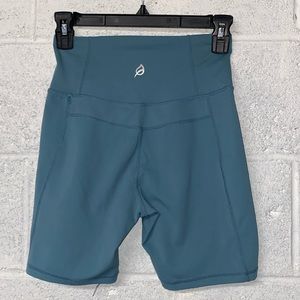 MOVING SALE Ptula Yvette Shorts Large 6 inch